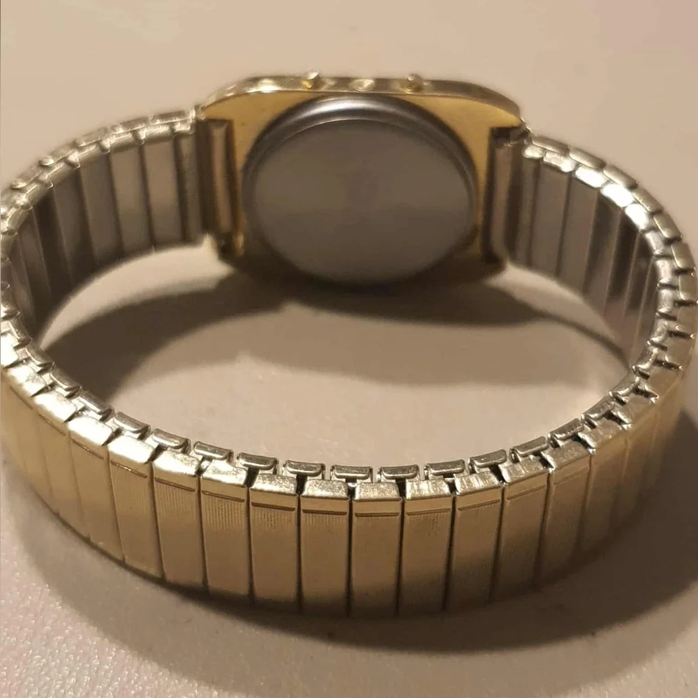 Vtg Sonnet Goldtone/Brown Digital LCD Quartz Women's Watch